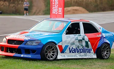 Оклейка автомобиля ООО «Дэлвин» «Valvoline»